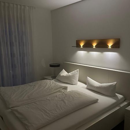 2-Zimmer-Ferienwohnung Mit Hotelservice Und 2 Balkons - Golf, Bike Und Wellness Im Markgraeflerland バート・ベリンゲン エクステリア 写真