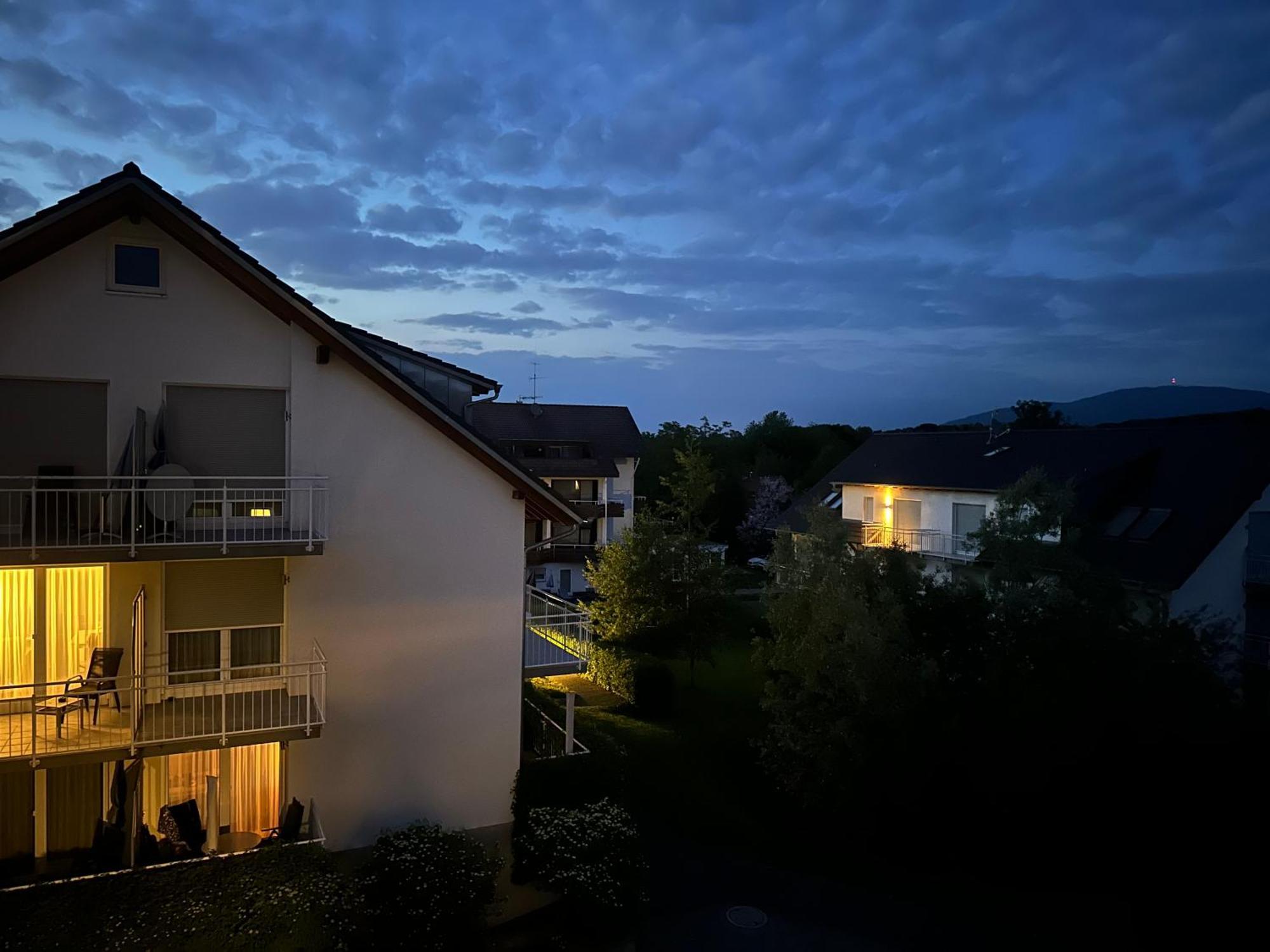 2-Zimmer-Ferienwohnung Mit Hotelservice Und 2 Balkons - Golf, Bike Und Wellness Im Markgraeflerland バート・ベリンゲン エクステリア 写真