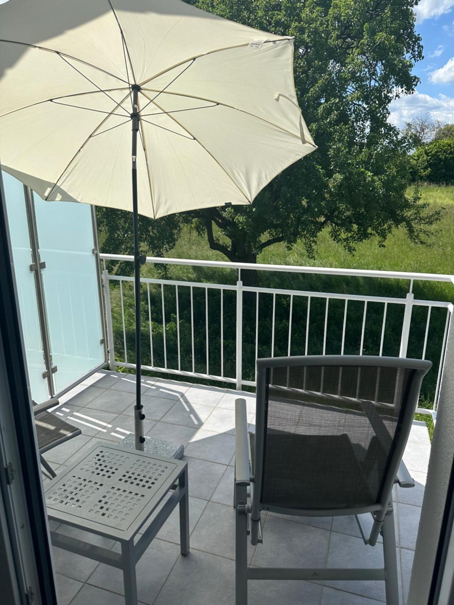 2-Zimmer-Ferienwohnung Mit Hotelservice Und 2 Balkons - Golf, Bike Und Wellness Im Markgraeflerland バート・ベリンゲン エクステリア 写真